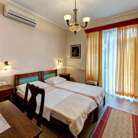 Botticelli בית הארחה 3*