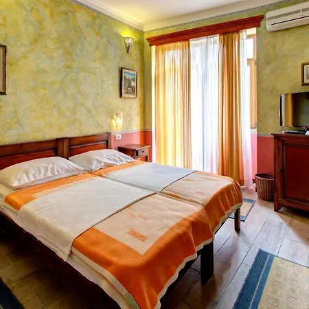 Botticelli 3* Mostar
