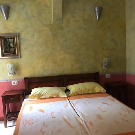 Botticelli 3* מוסטר